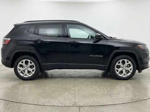 Used 2025 Jeep Compass Latitude AWD/4WD image 11