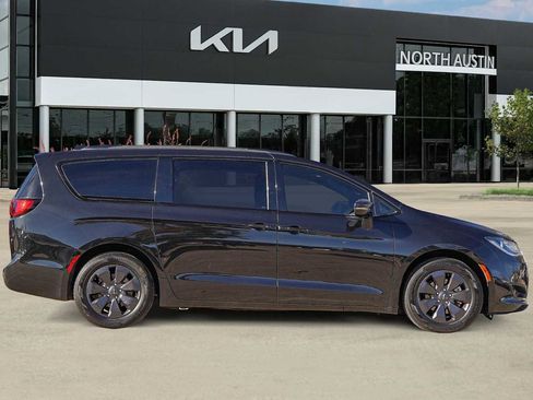 Used 2020 Chrysler Pacifica Limited w/ S Appearance Package image 7