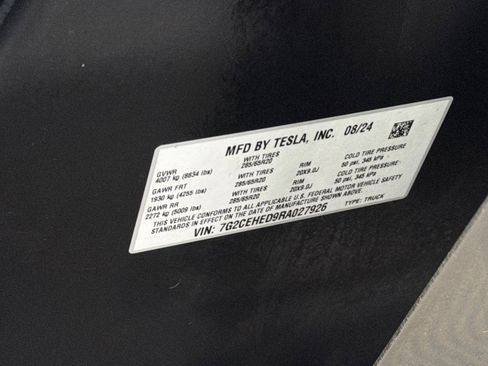 Used 2024 Tesla Cybertruck AWD Crew Cab image 29