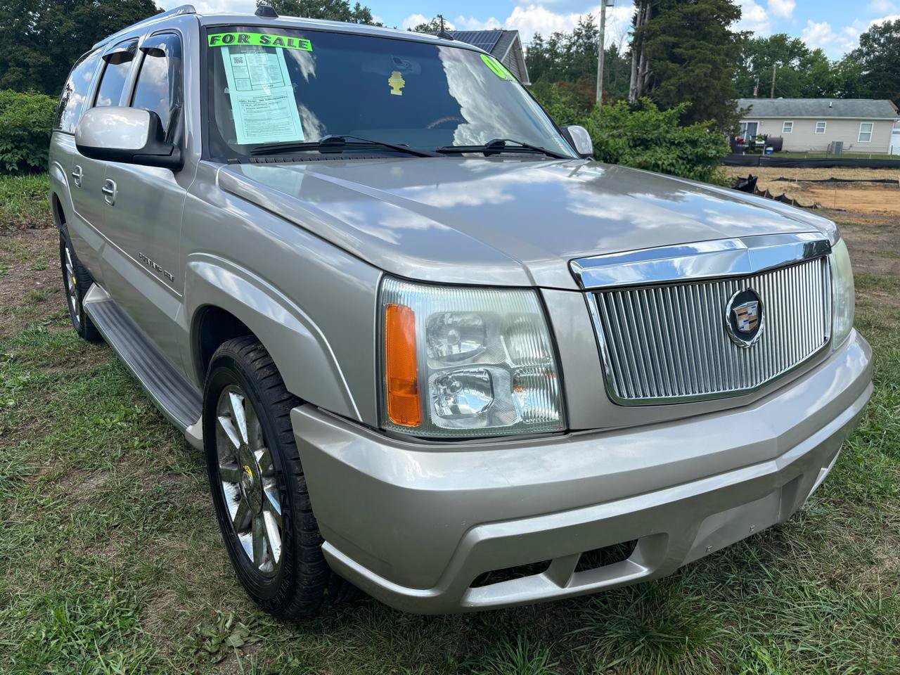 Used 2004 Cadillac Escalade ESV AWD image 3
