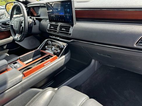 Used 2022 Lincoln Navigator Reserve AWD/4WD image 10