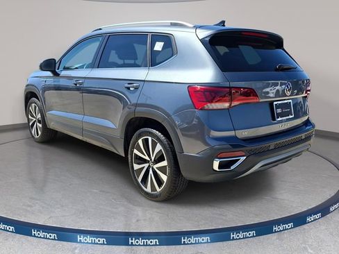 Used 2024 Volkswagen Taos SE image 8