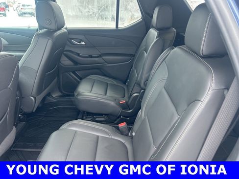 Used 2023 Chevrolet Traverse LT image 11