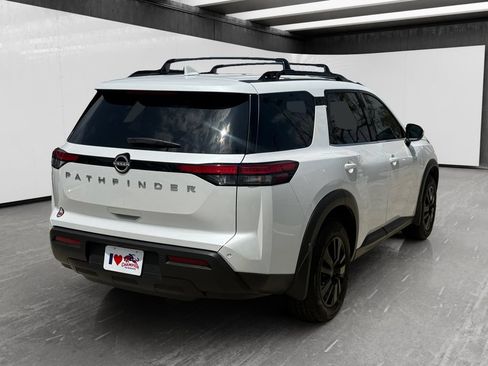 Used 2025 Nissan Pathfinder SV FWD image 5
