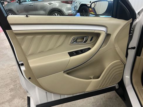 Used 2019 Ford Taurus SE FWD image 11