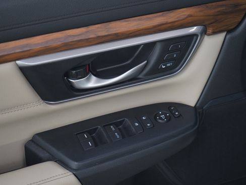 Used 2017 Honda CR-V Touring image 21