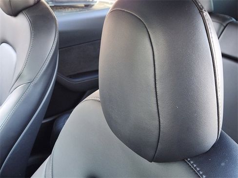 Used 2022 Tesla Model Y Long Range image 9