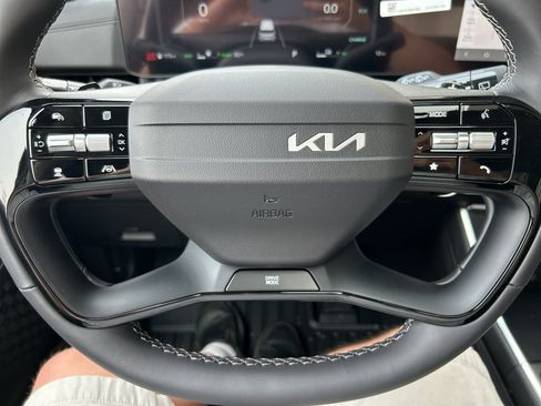 New 2027 Kia Carnival SX w/ Dark Edition Package FWD image 27