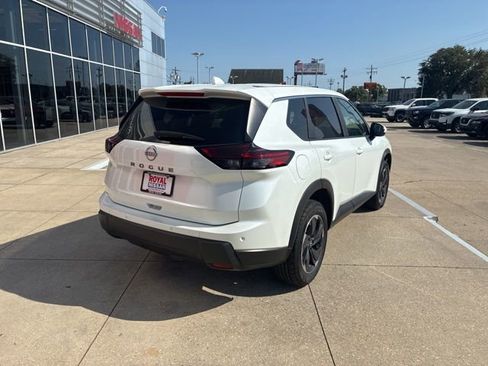 Used 2025 Nissan Rogue SV image 7