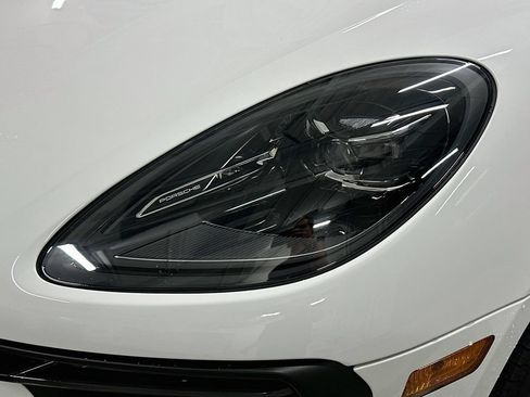Used 2026 Porsche Macan AWD/4WD image 32