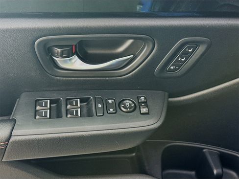 Used 2025 Honda Pilot TrailSport image 15