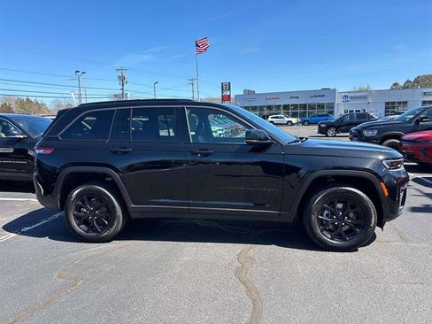 New 2026 Jeep Grand Cherokee Altitude AWD/4WD image 2
