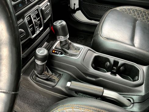 Used 2021 Jeep Wrangler Unlimited Sahara AWD/4WD image 18