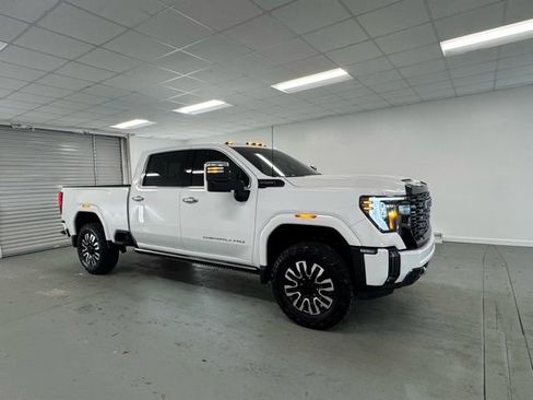 Used 2024 GMC Sierra 2500 Denali Ultimate w/ Max Trailering Package image 3