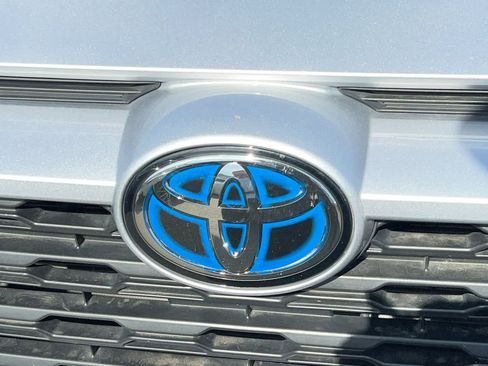 Used 2022 Toyota RAV4 LE AWD/4WD image 13