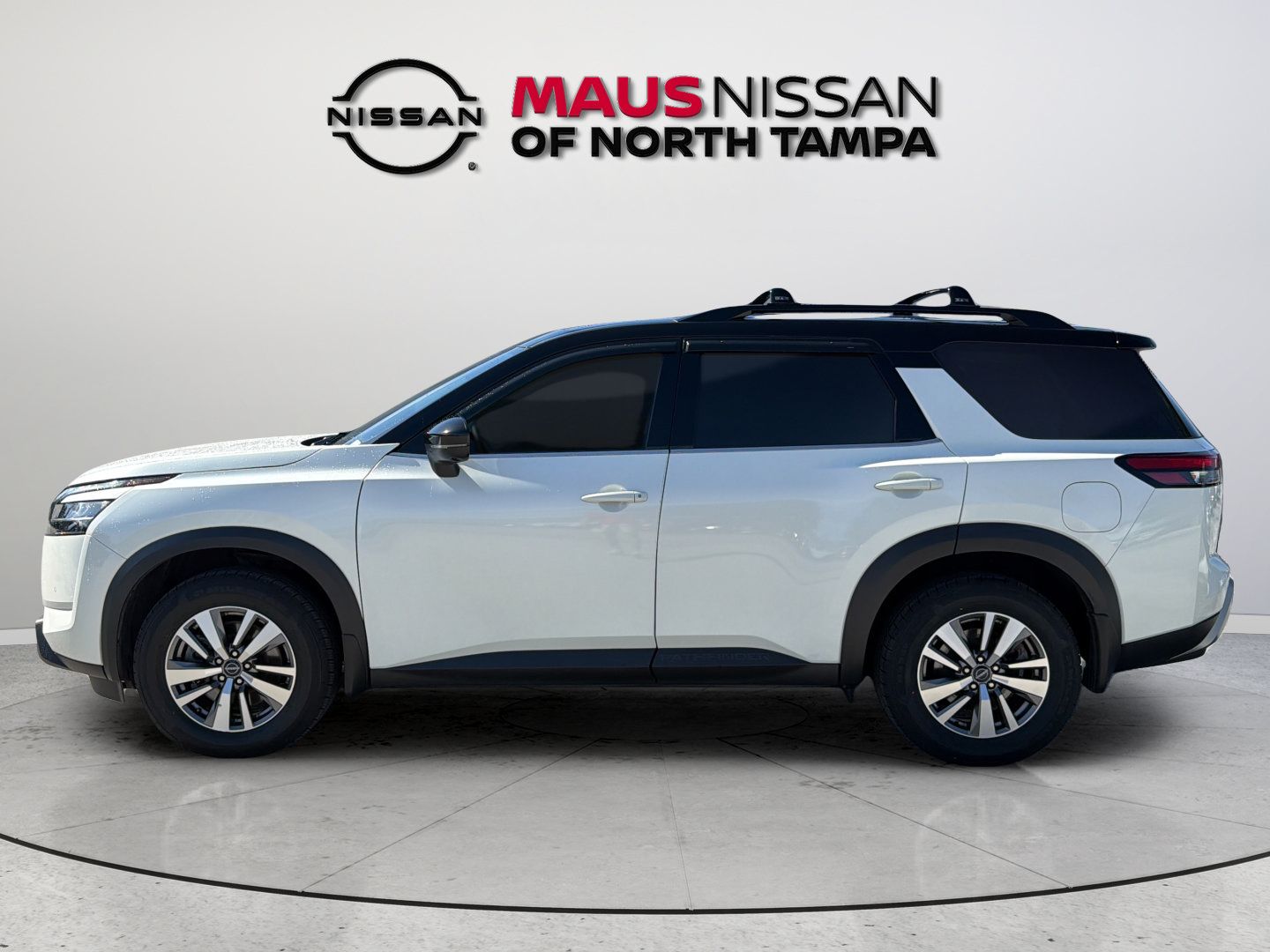 Used 2023 Nissan Pathfinder SL w/ Black Appearance Package FWD image 7