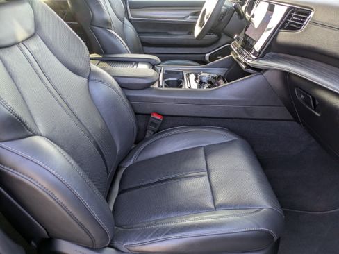 Used 2024 Jeep Wagoneer Series III image 11