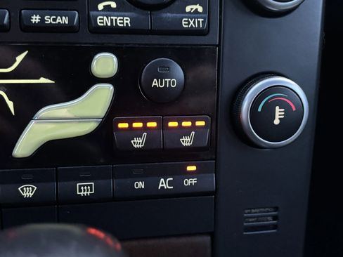 Used 2011 Volvo XC70 3.2 image 21