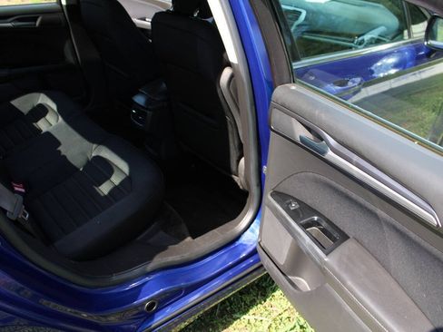 Used 2015 Ford Fusion SE FWD image 31