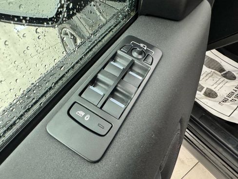 Used 2023 Land Rover Discovery Sport SE AWD/4WD image 13