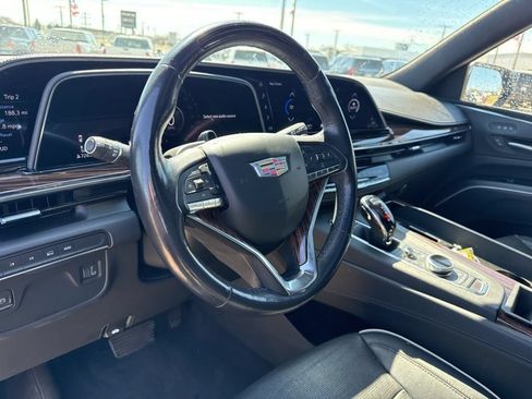 Used 2023 Cadillac Escalade Premium Luxury AWD/4WD image 28