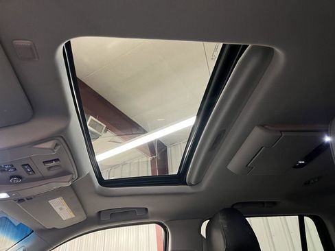 Used 2015 Cadillac Escalade Premium image 28