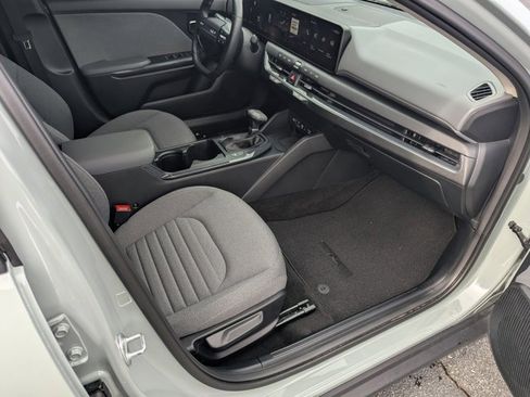 Used 2025 Kia K4 EX image 12