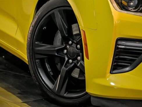 Used 2017 Chevrolet Camaro SS RWD image 3