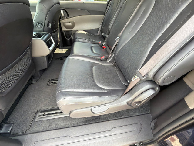 Used 2025 Kia Carnival EX FWD image 21