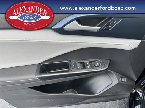 Used 2024 Volkswagen Taos SE image 9