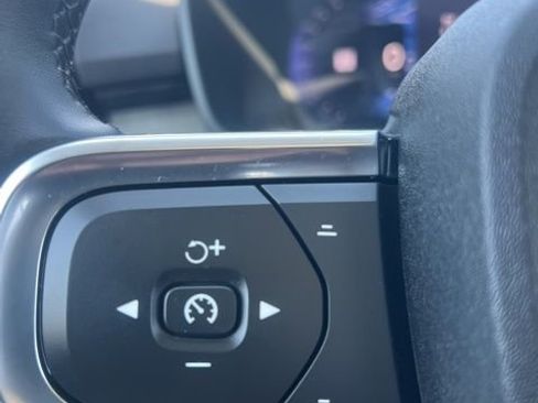 Used 2025 Volvo XC40 B5 Core w/ Climate Package image 12