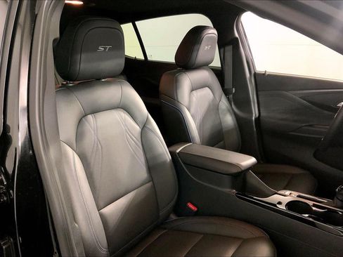 Used 2025 Buick Envista Sport Touring w/ Experience Buick Package FWD image 7