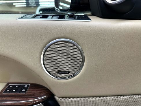 Used 2014 Land Rover Range Rover HSE image 18