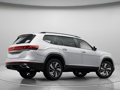 Used 2024 Volkswagen Atlas SE FWD image 5