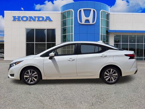 Used 2024 Nissan Versa SV FWD image 6