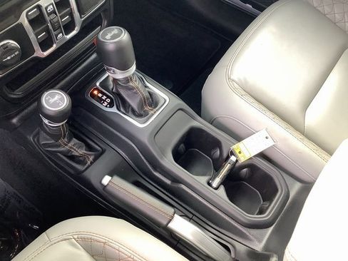 Used 2023 Jeep Wrangler Unlimited Sahara image 18