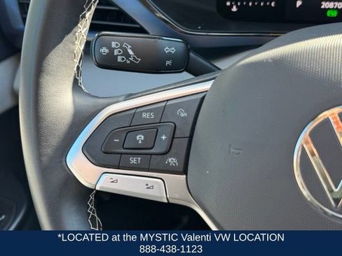 Certified 2023 Volkswagen Taos SE w/ Panoramic Sunroof Package FWD image 40