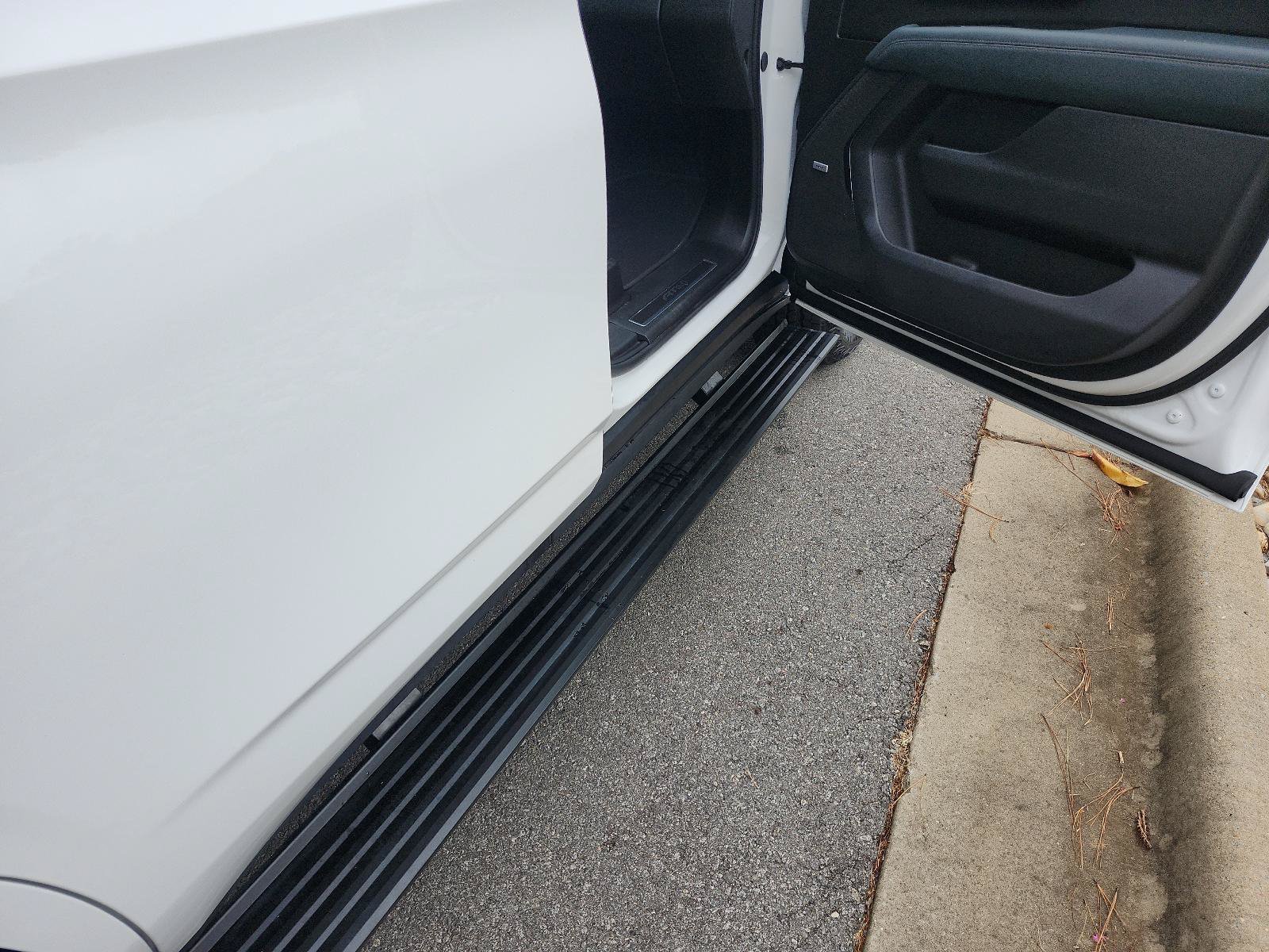 Certified 2025 GMC Yukon AT4 w/ AT4 Premium Package AWD/4WD image 9