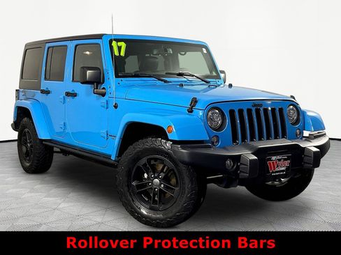 Used 2017 Jeep Wrangler Unlimited Sahara AWD/4WD image 3