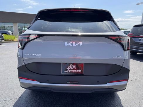 Used 2026 Kia Sportage EX w/ EX Panoramic Sunroof Package image 4