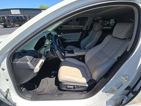 Used 2021 Honda Accord Touring image 4