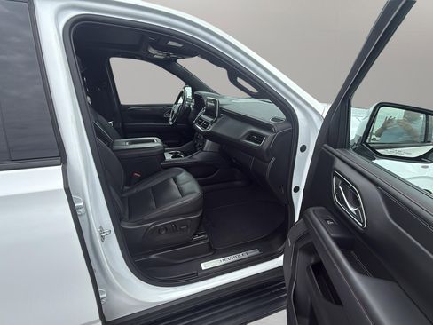 Used 2022 Chevrolet Tahoe RST w/ Luxury Package image 17