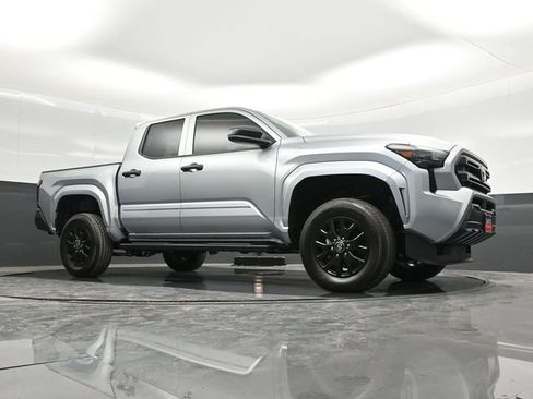 Used 2025 Toyota Tacoma SR image 39