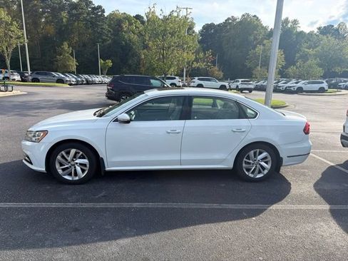 Used 2018 Volkswagen Passat 2.0T SE FWD image 3