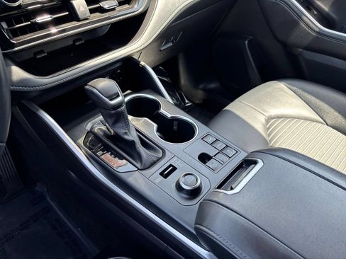 Used 2025 Toyota Highlander XSE AWD/4WD image 37