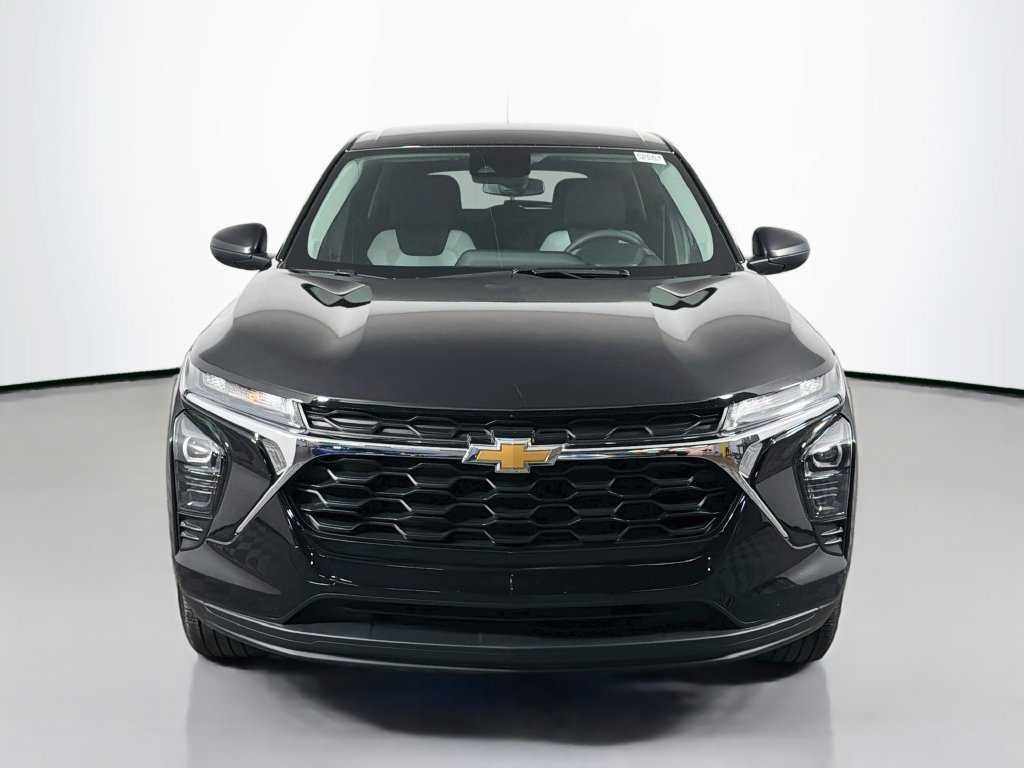 Used 2024 Chevrolet Trax LS FWD image 2