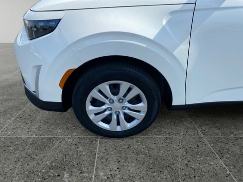 Used 2025 Kia Soul LX FWD image 14