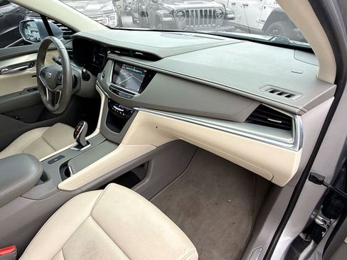 Used 2018 Cadillac XT5 Luxury w/ Driver Awareness Package image 34