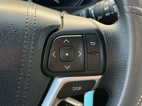 Used 2015 Toyota Highlander LE FWD image 17