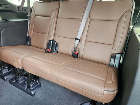 Used 2025 Chevrolet Suburban High Country image 31